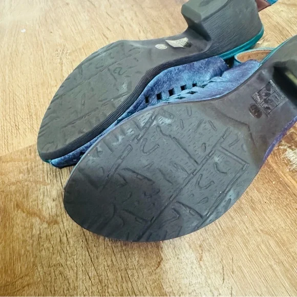 Stylish Blue Leather Sandals - Picture 5 of 6